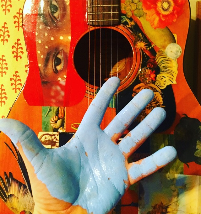 #bluehand #redguitar #makeartnotwar #musicandart #artproject #newyearswish #lipbonetour2019